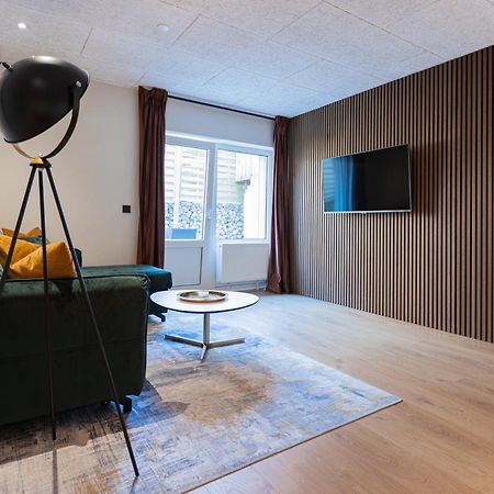 Ny Style Entire Apartment W/Private Cozy Terrace ฮาร์ริสลี ภายนอก รูปภาพ