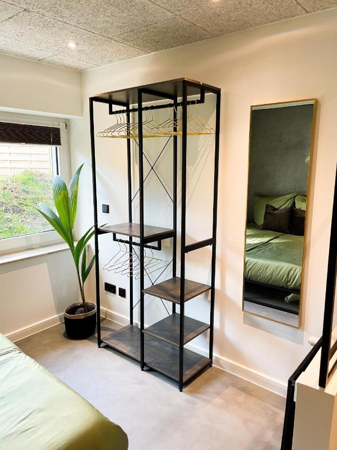 Ny Style Entire Apartment W/Private Cozy Terrace ฮาร์ริสลี ภายนอก รูปภาพ