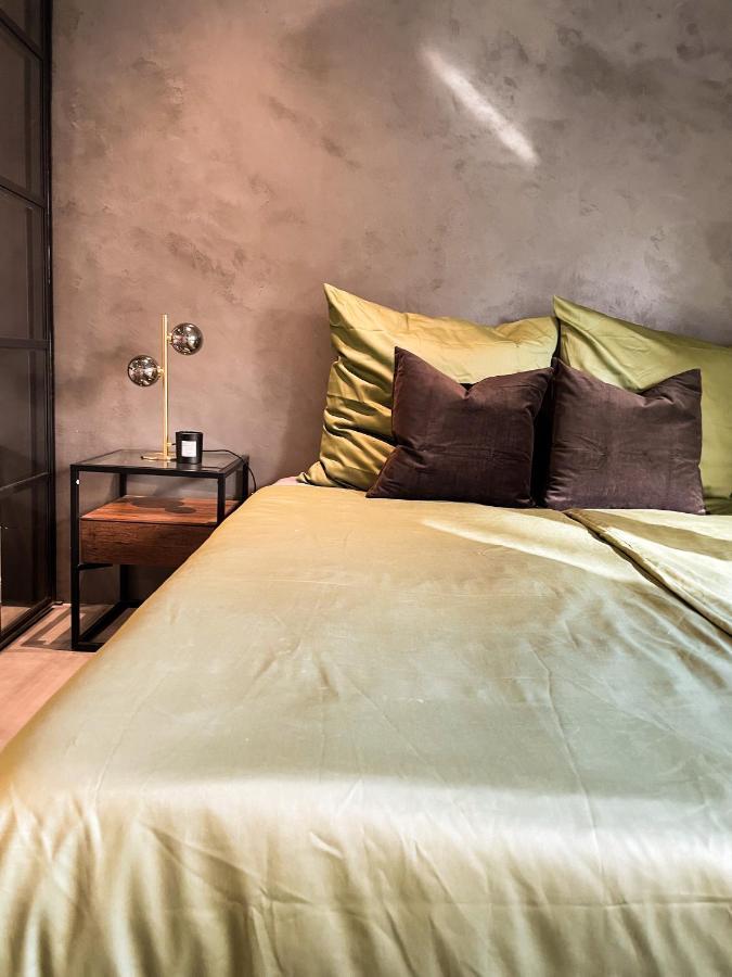 Ny Style Entire Apartment W/Private Cozy Terrace ฮาร์ริสลี ภายนอก รูปภาพ