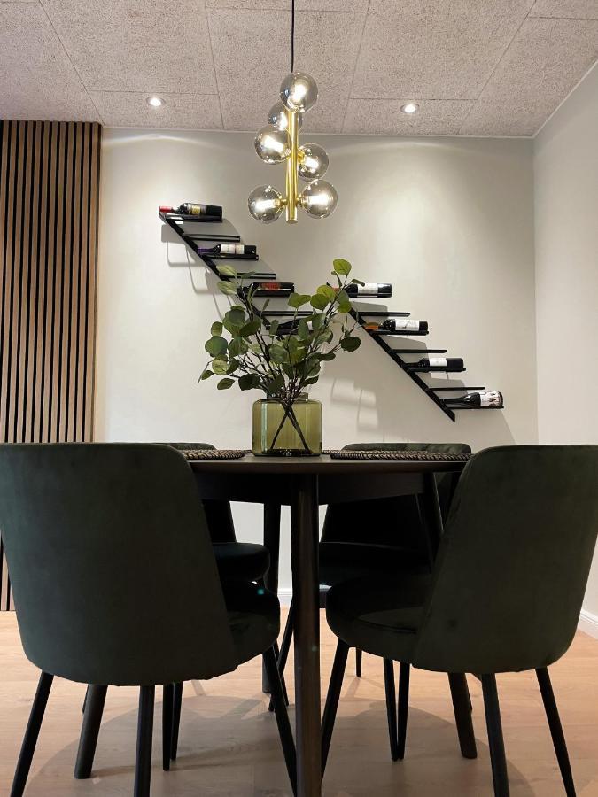 Ny Style Entire Apartment W/Private Cozy Terrace ฮาร์ริสลี ภายนอก รูปภาพ