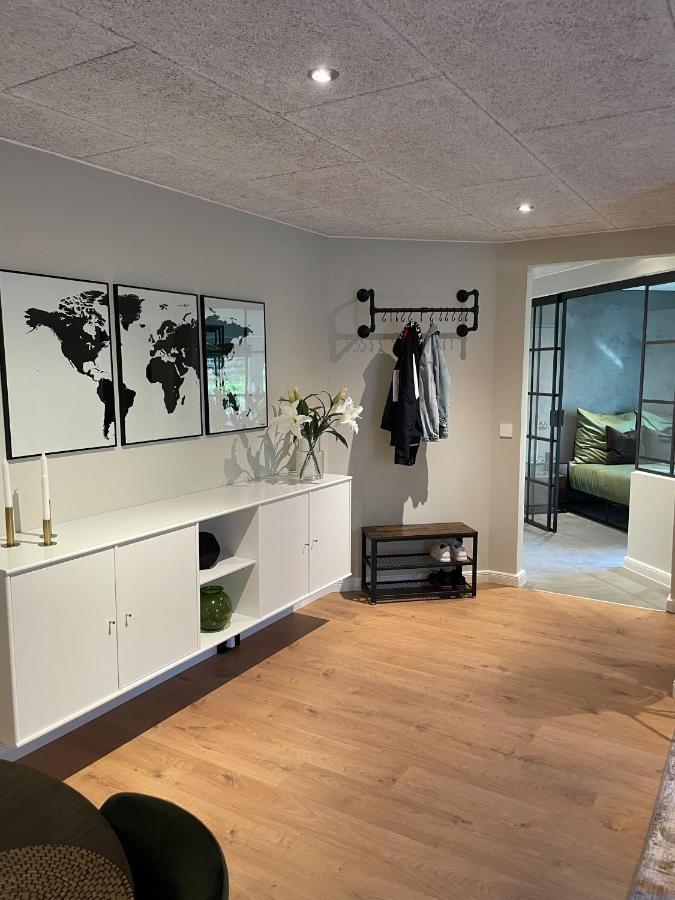 Ny Style Entire Apartment W/Private Cozy Terrace ฮาร์ริสลี ภายนอก รูปภาพ