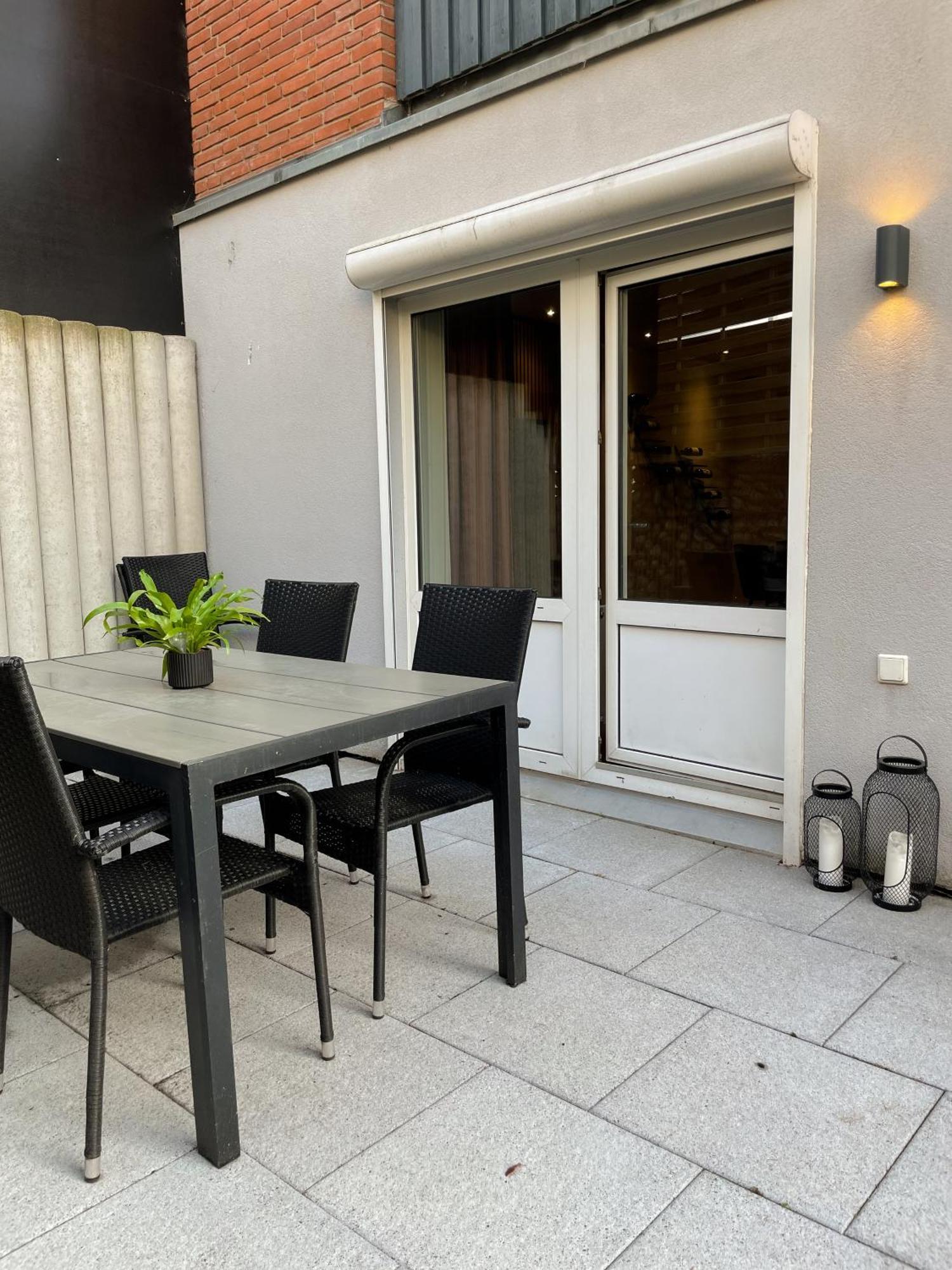 Ny Style Entire Apartment W/Private Cozy Terrace ฮาร์ริสลี ภายนอก รูปภาพ